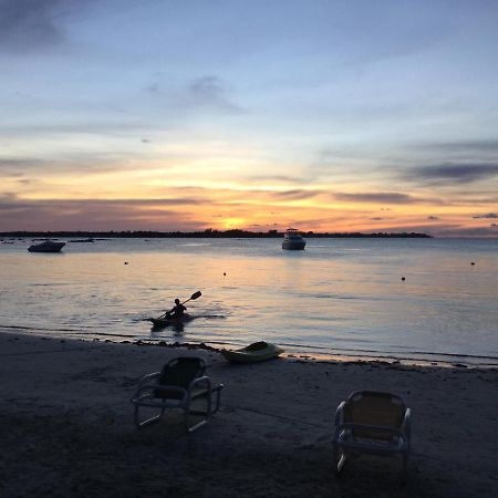 Fantastic Spacious Beachfront Villavacances Grand Baie Exteriör bild