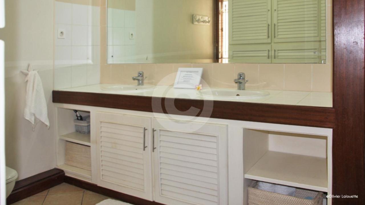 Fantastic Spacious Beachfront Villavacances Grand Baie Exteriör bild