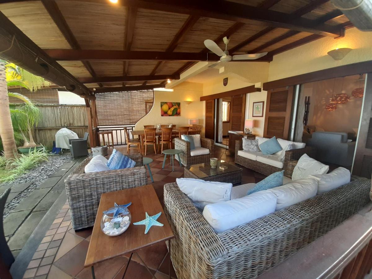 Fantastic Spacious Beachfront Villavacances Grand Baie Exteriör bild