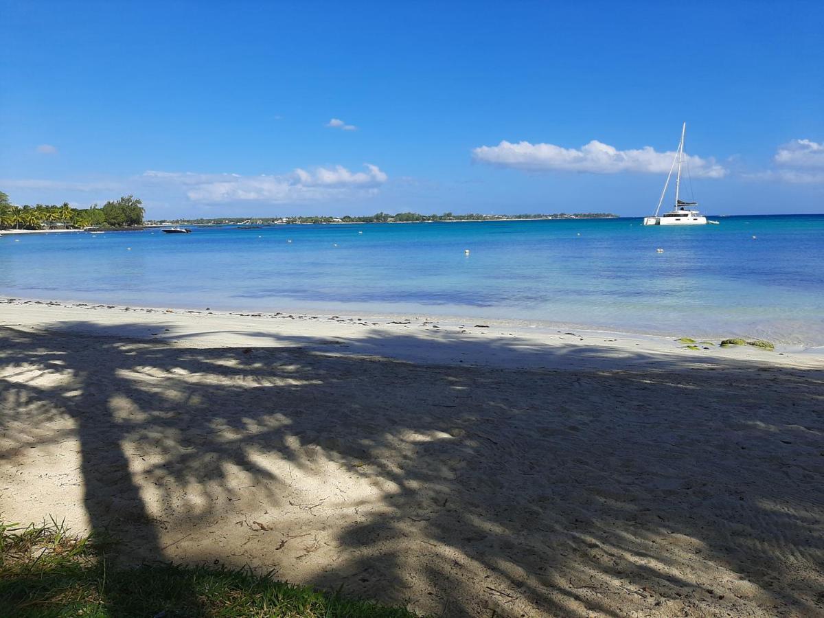 Fantastic Spacious Beachfront Villavacances Grand Baie Exteriör bild