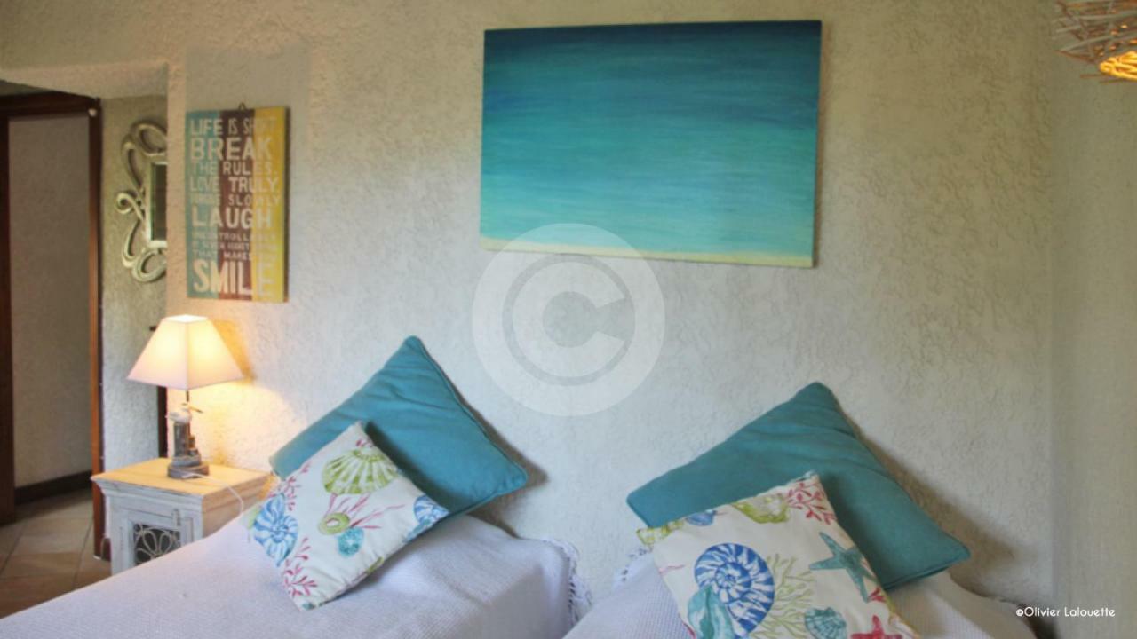 Fantastic Spacious Beachfront Villavacances Grand Baie Exteriör bild